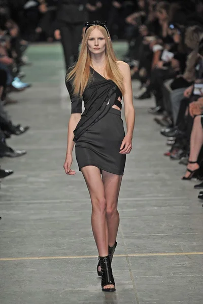 Look 3